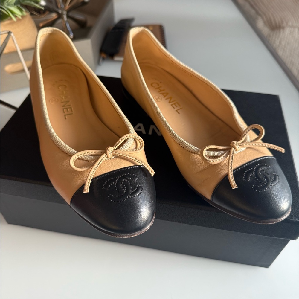 CHANEL Two-Tone Beige and Black Flats